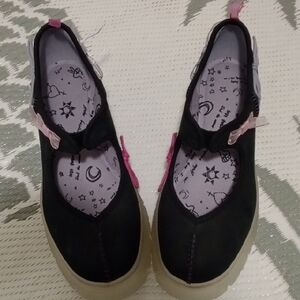 NEW 🔥 UGG Black Platform Mary Jane Shoes with Pink Accents